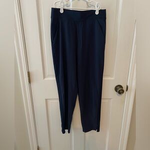 Athleta Brooklyn ankle pant in size 4, navy blue.